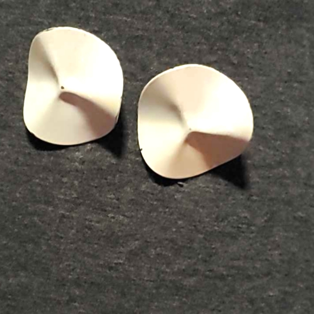 Vintage 80's White Enamel Clip Earrings